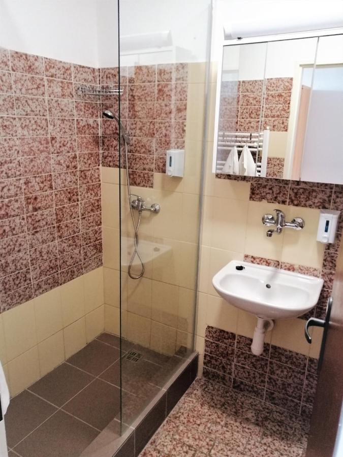 Penzion Adriana Nové Mesto nad Váhom Exterior foto