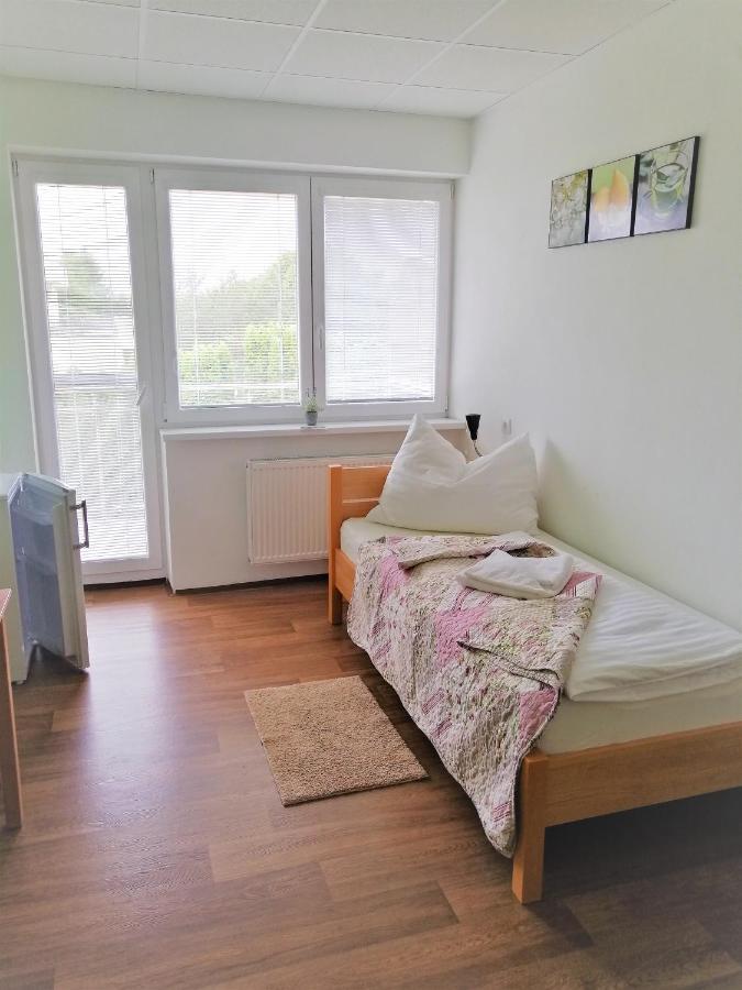 Penzion Adriana Nové Mesto nad Váhom Exterior foto